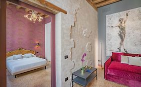 Corte Rubbi 7 Deluxe Apartment